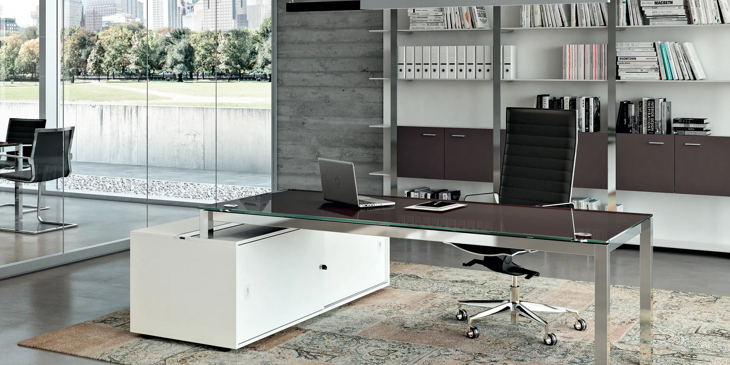Bureau de direction contemporain, cloisons vitrées ouvertes sur la ville